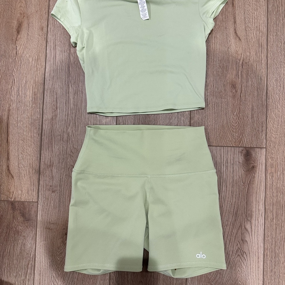 ALO Yoga Women's Green Shorts